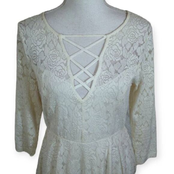 LOVPOSH CREAM LACE DRESS SZ. L EUC. GORGEOUS DRESS IN EXCELLENT USED CONDITION - Picture 2 of 7